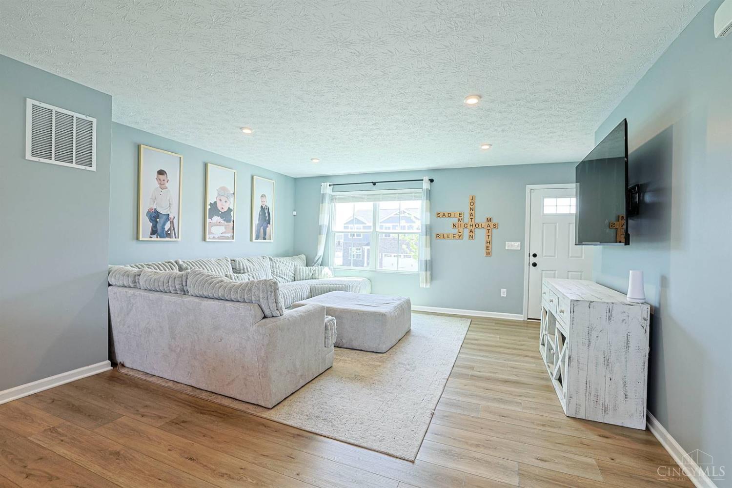10545 Franklin Drive Property Photo 7