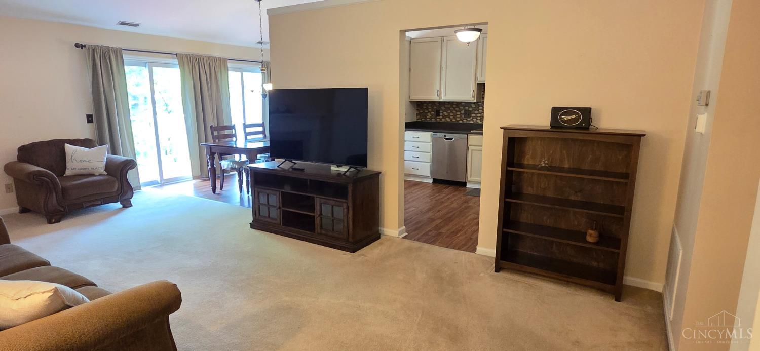 5149 Carriage Hill Property Photo 3
