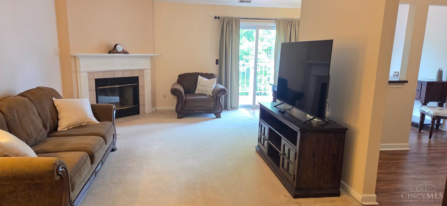 5149 Carriage Hill Property Photo 4