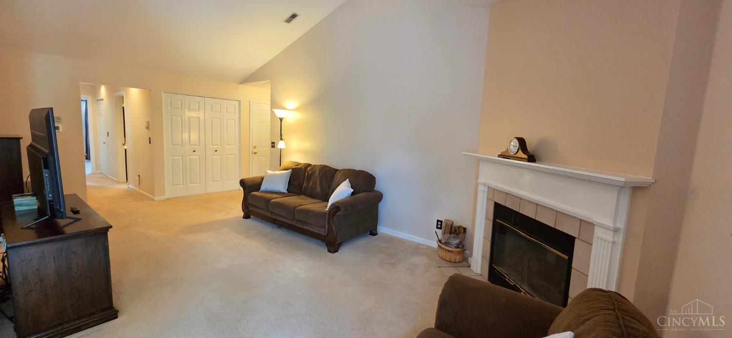 5149 Carriage Hill Property Photo 6