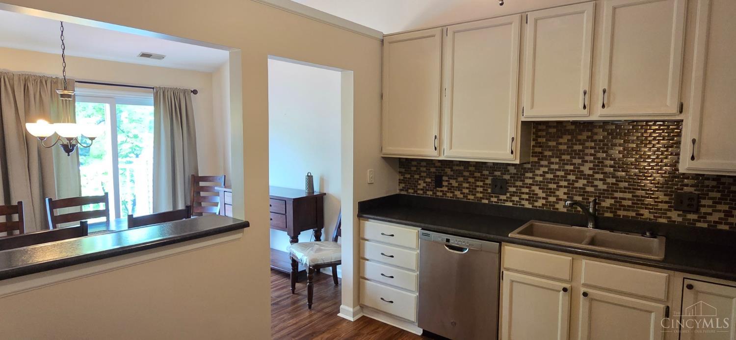 5149 Carriage Hill Property Photo 9