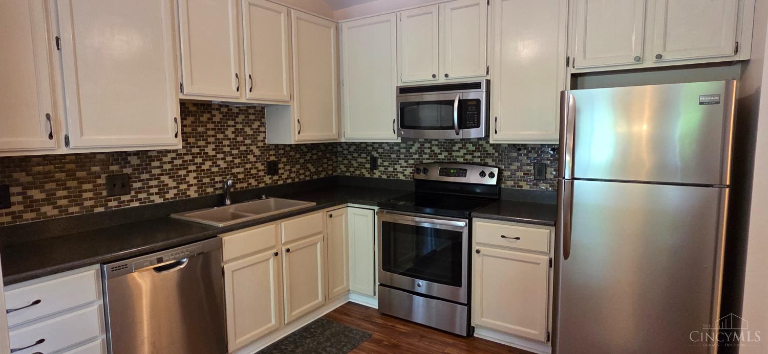 5149 Carriage Hill Property Photo 10