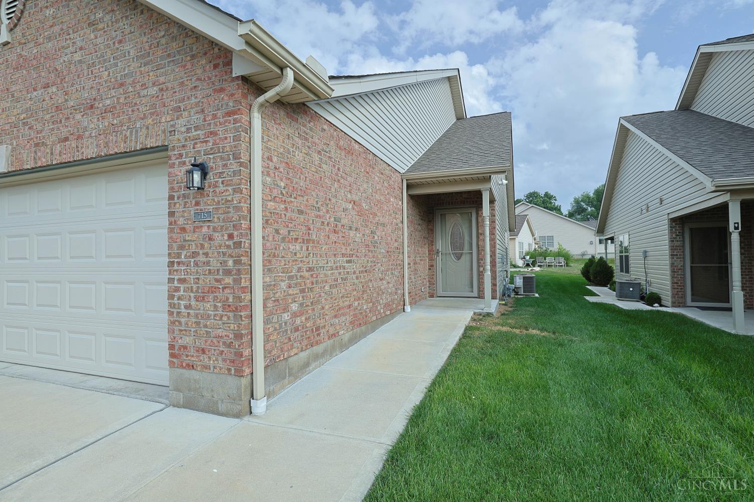 715 Villa Court Property Photo 1