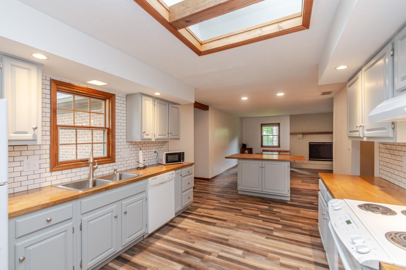 10035 Mallet Drive Property Photo 6