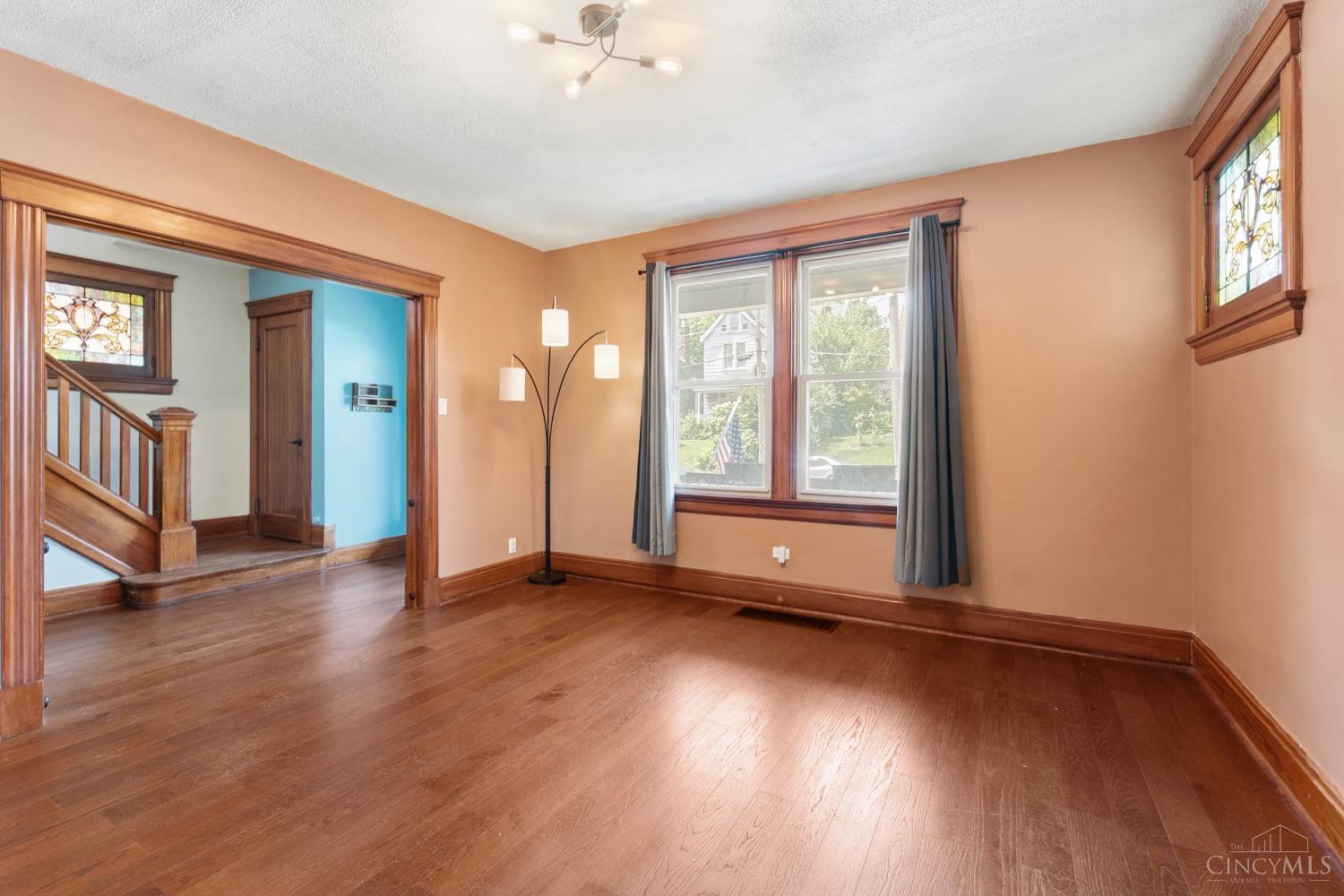 564 Considine Avenue Property Photo 4