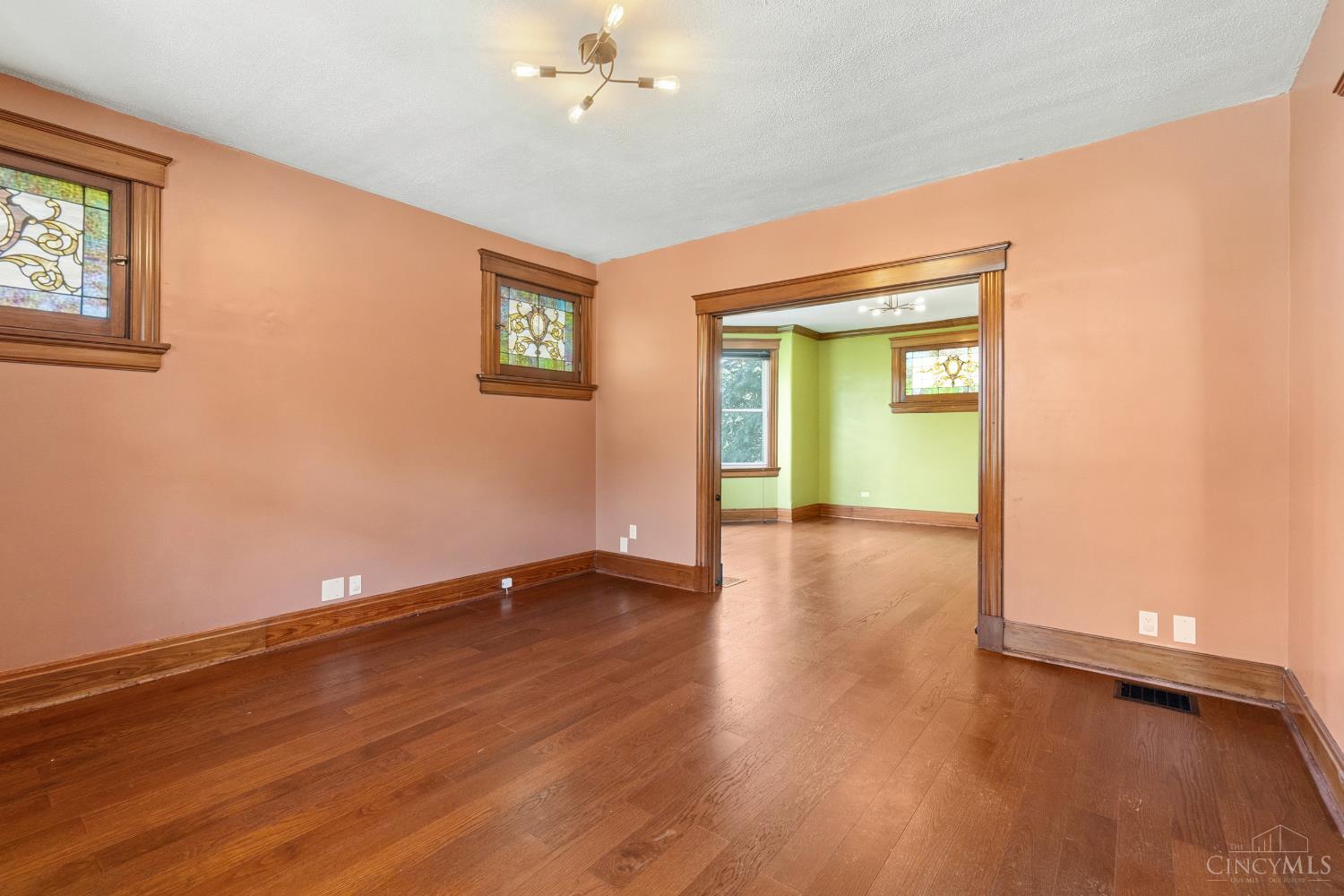 564 Considine Avenue Property Photo 7