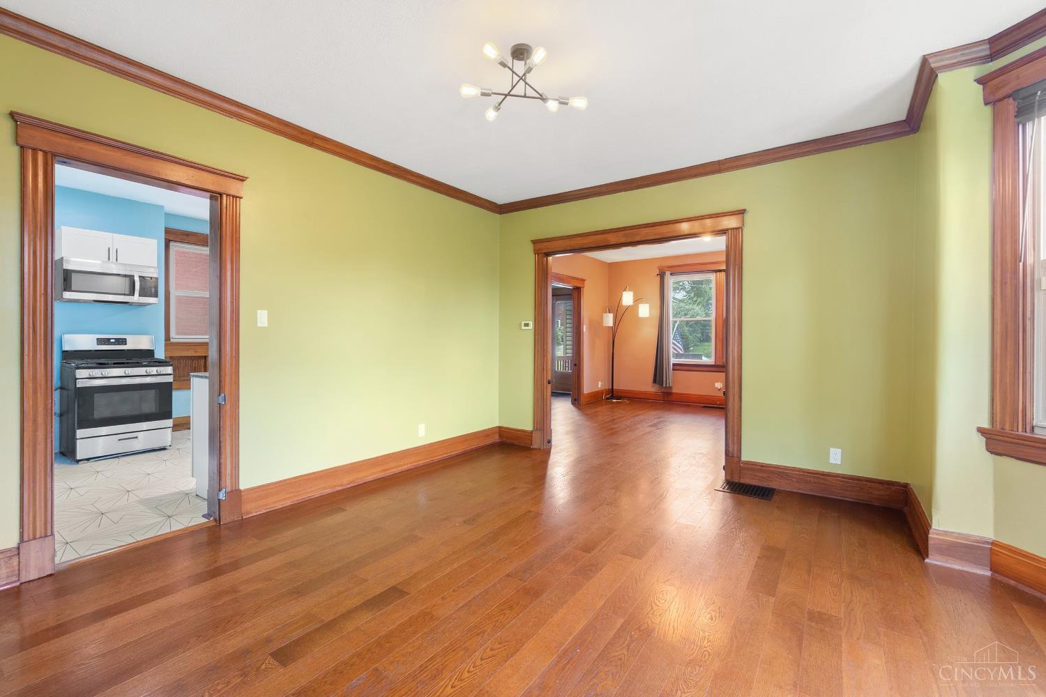 564 Considine Avenue Property Photo 10