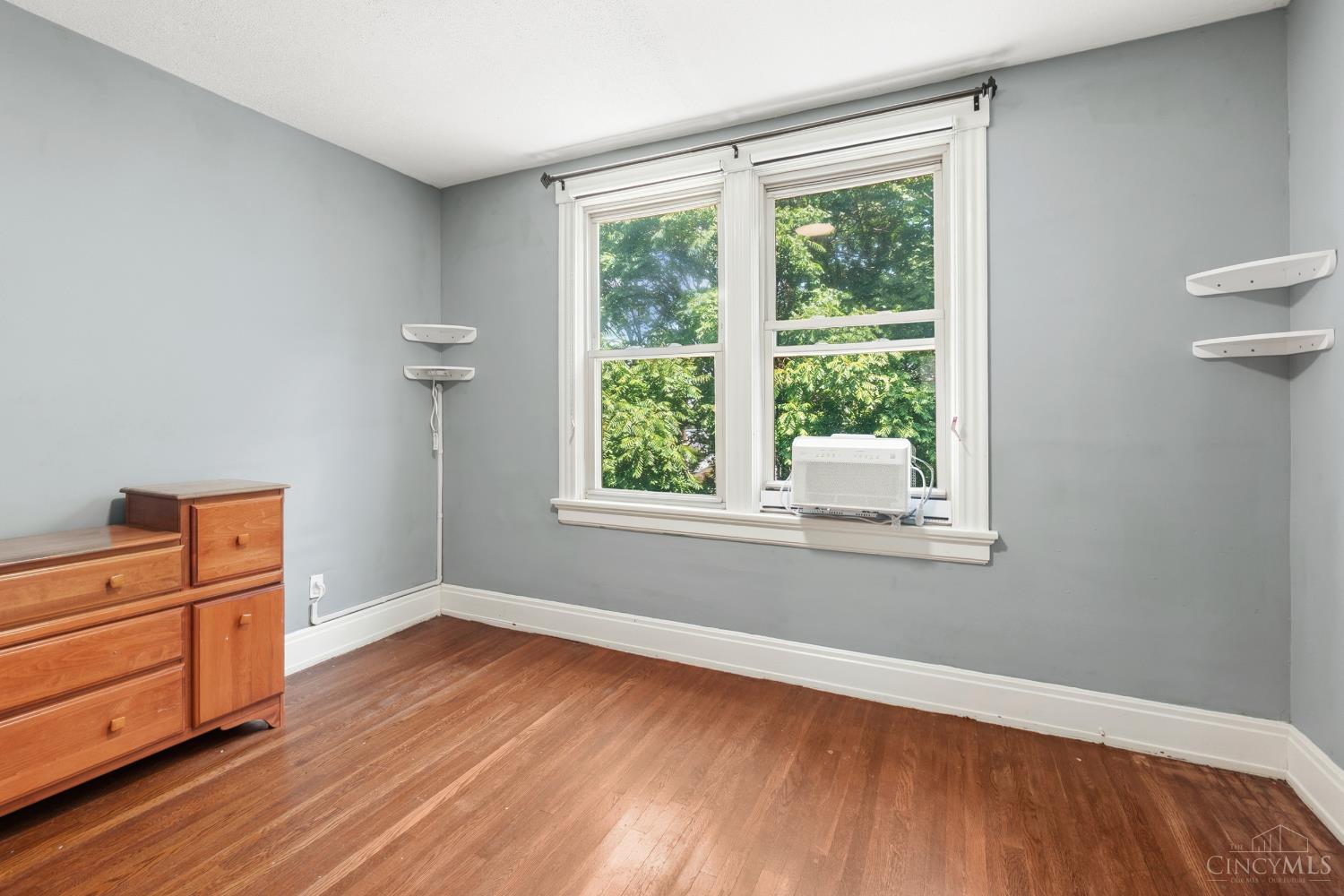 564 Considine Avenue Property Photo 14