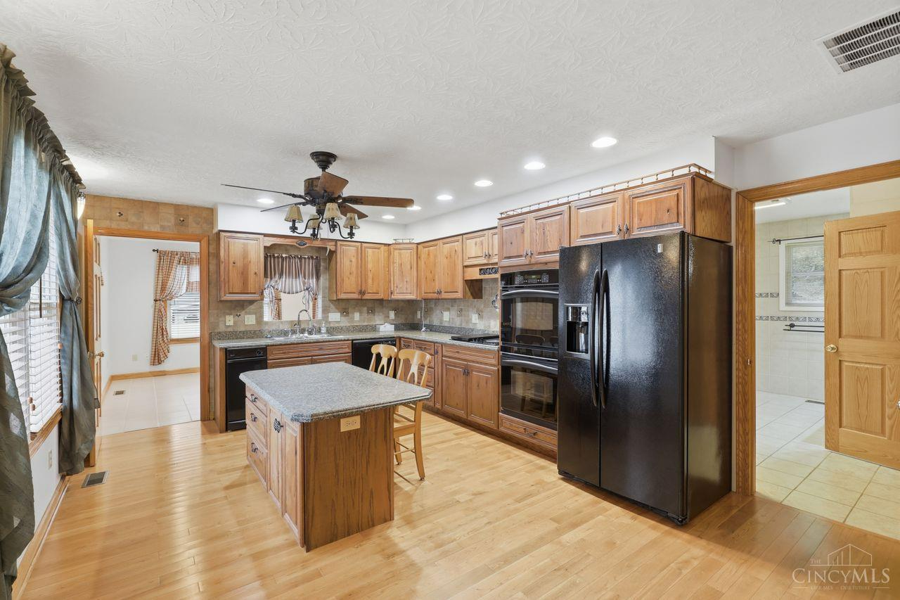 856 Marion Avenue Property Photo 23