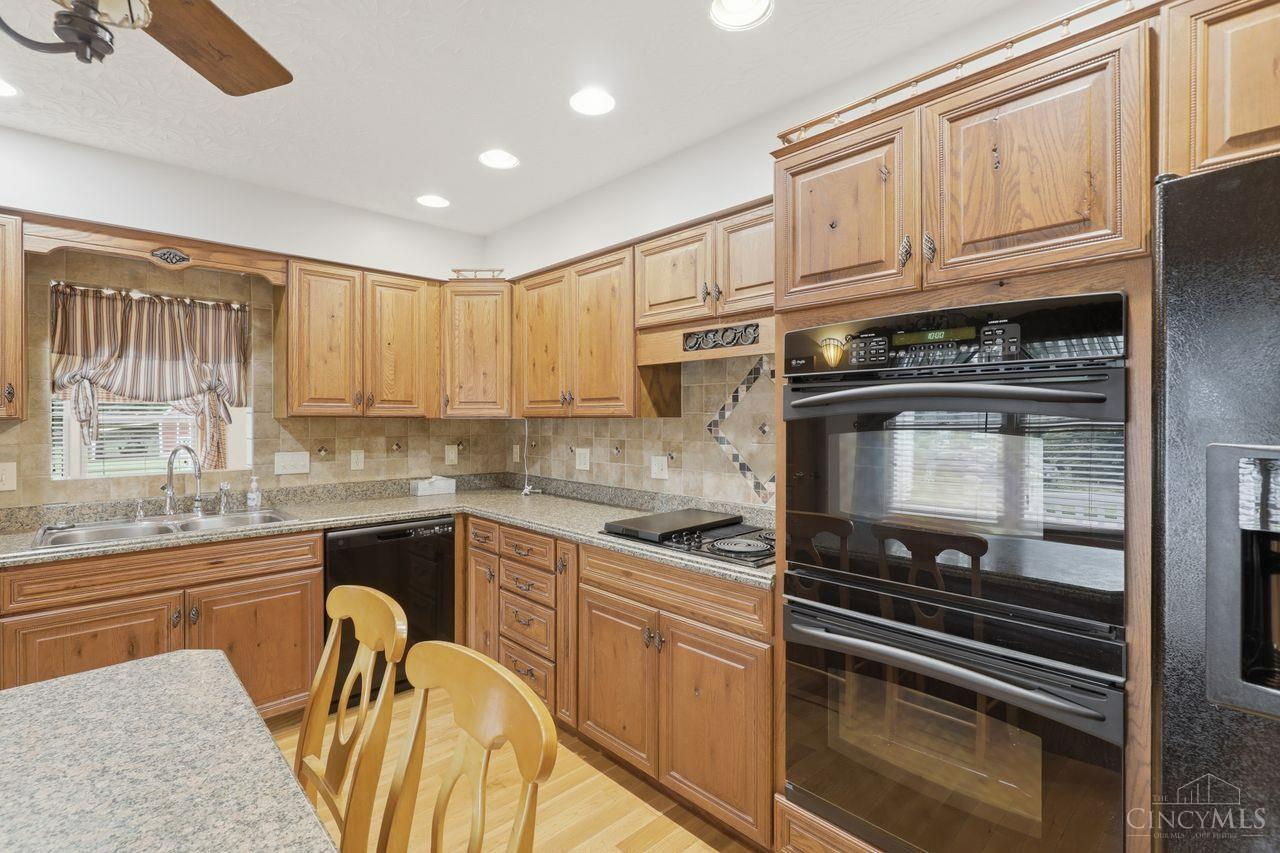 856 Marion Avenue Property Photo 25