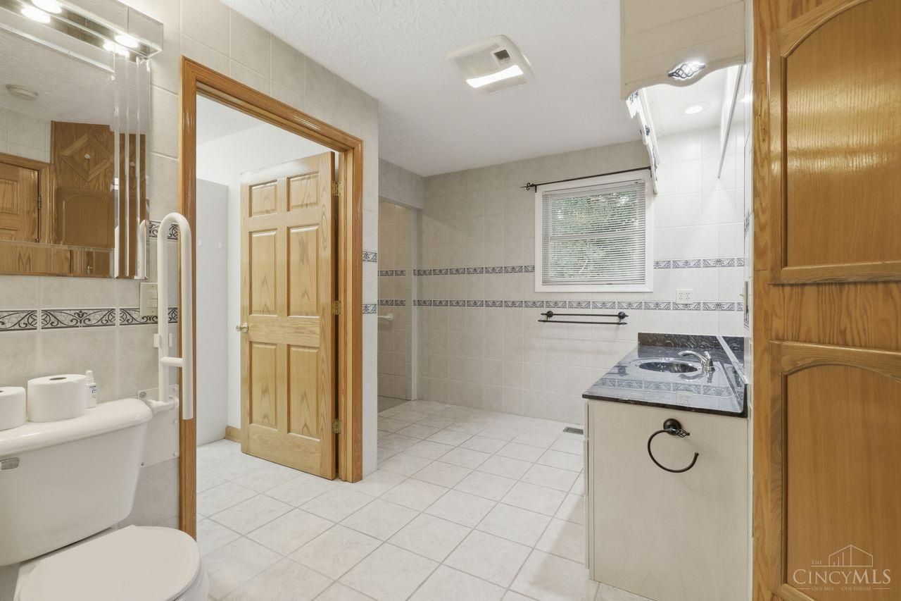 856 Marion Avenue Property Photo 34