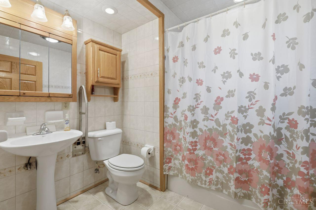 856 Marion Avenue Property Photo 38