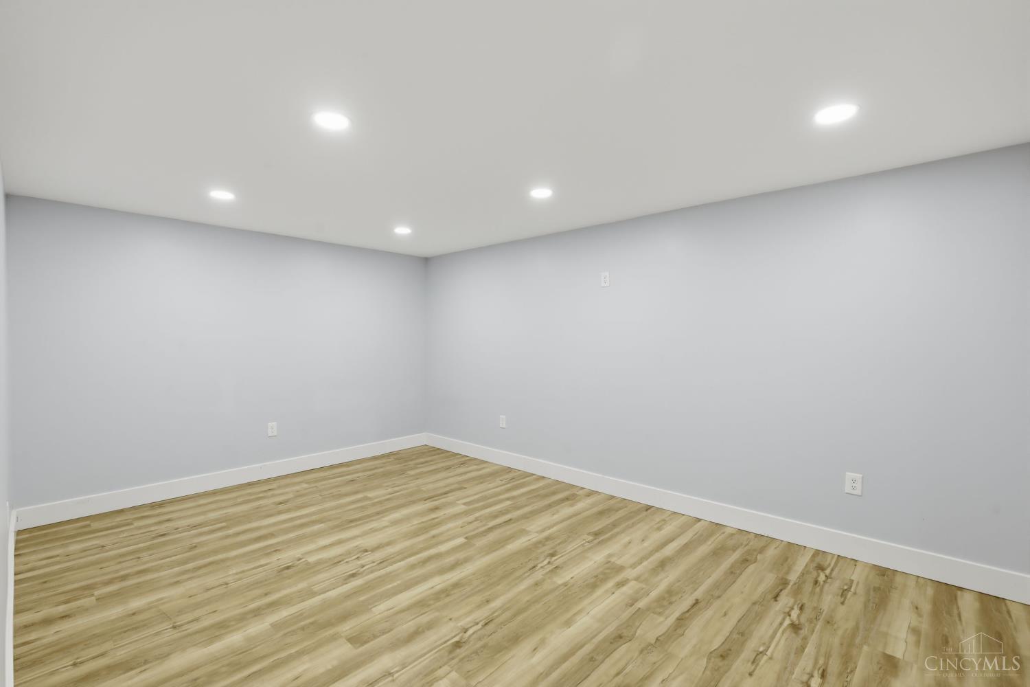 421 Loren Lane Property Photo 23