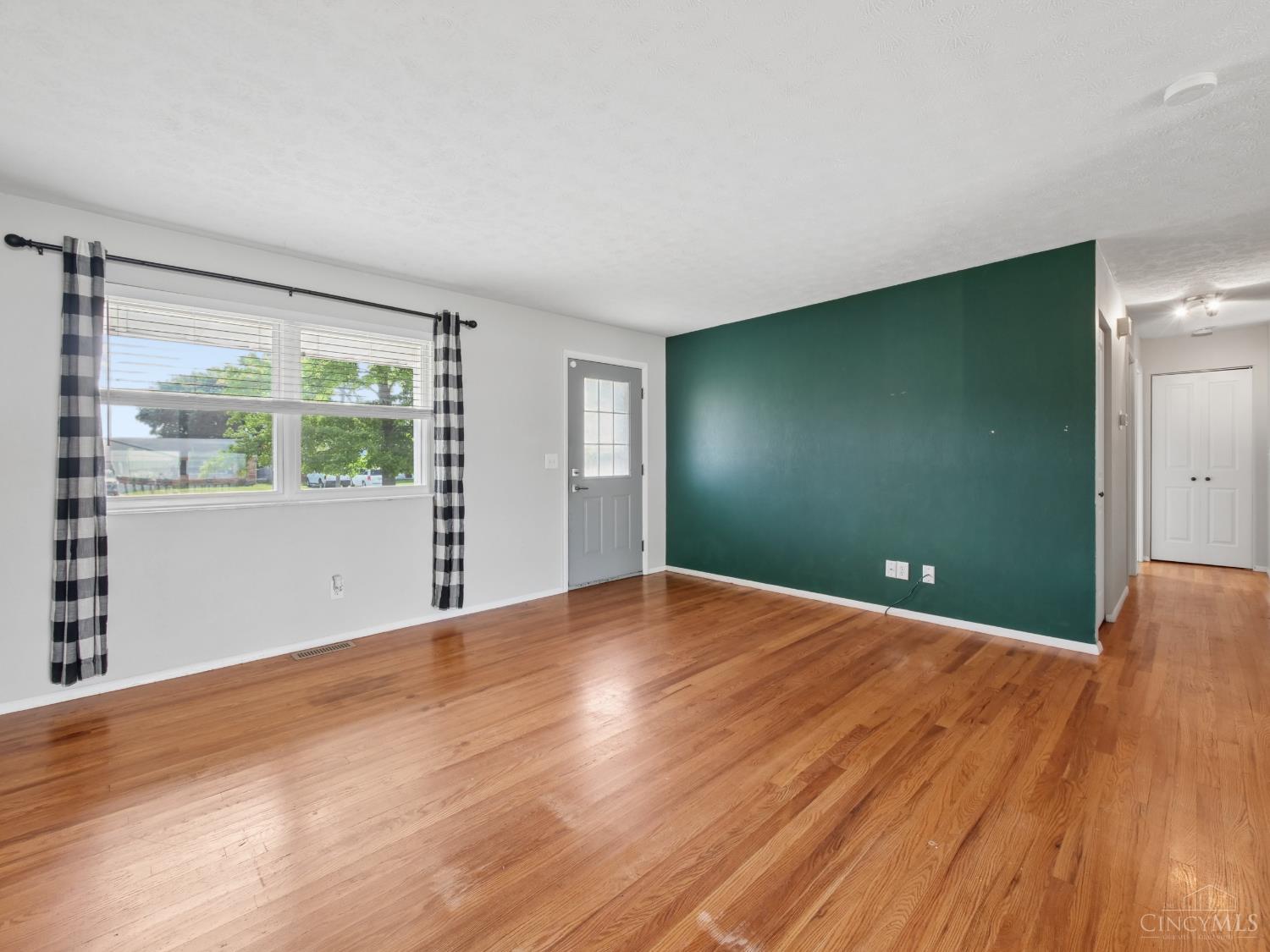 2716 Windon Drive Property Photo 8