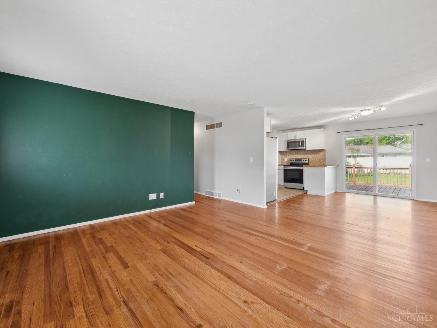 2716 Windon Drive Property Photo 9