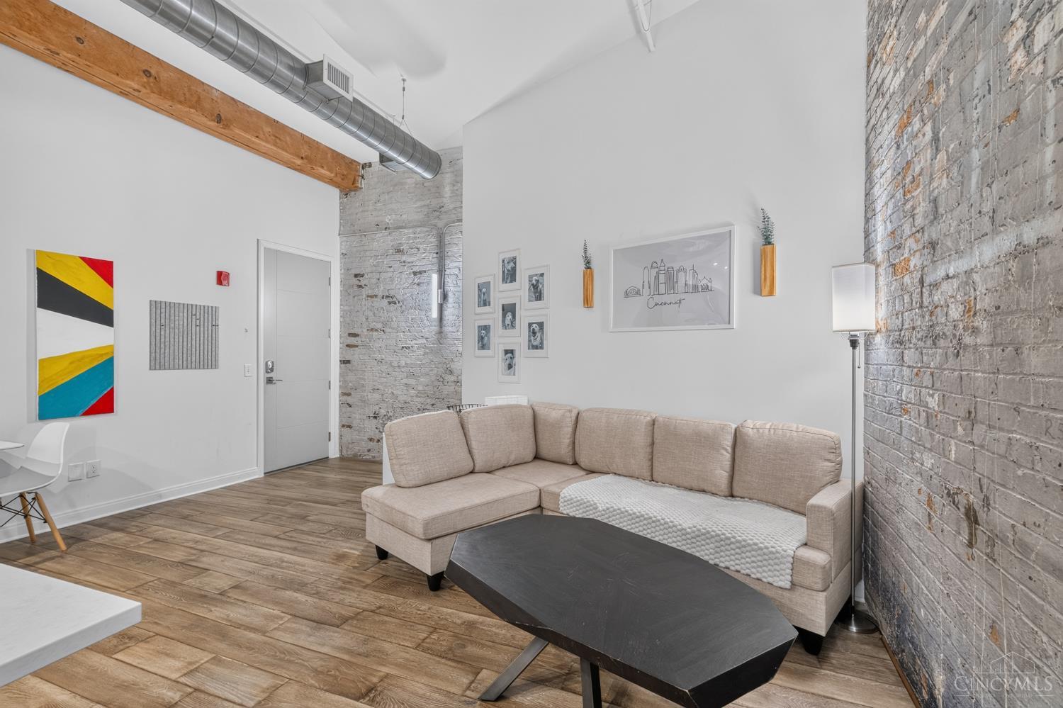 813 Broadway Street Property Photo 4