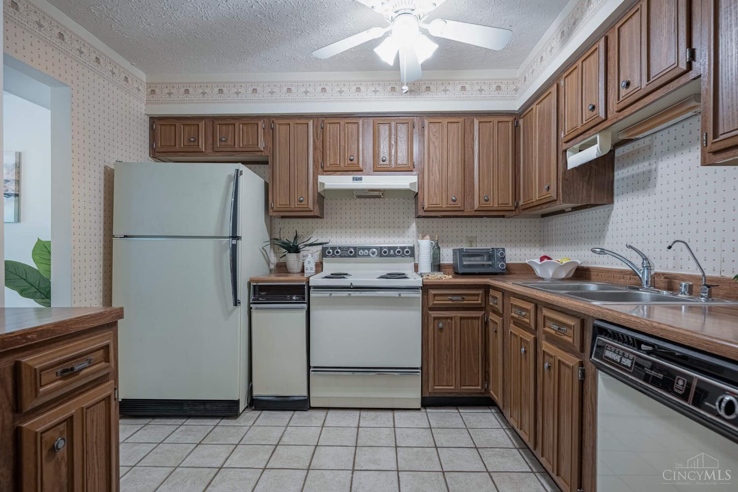 992 Walnut Court Property Photo 11