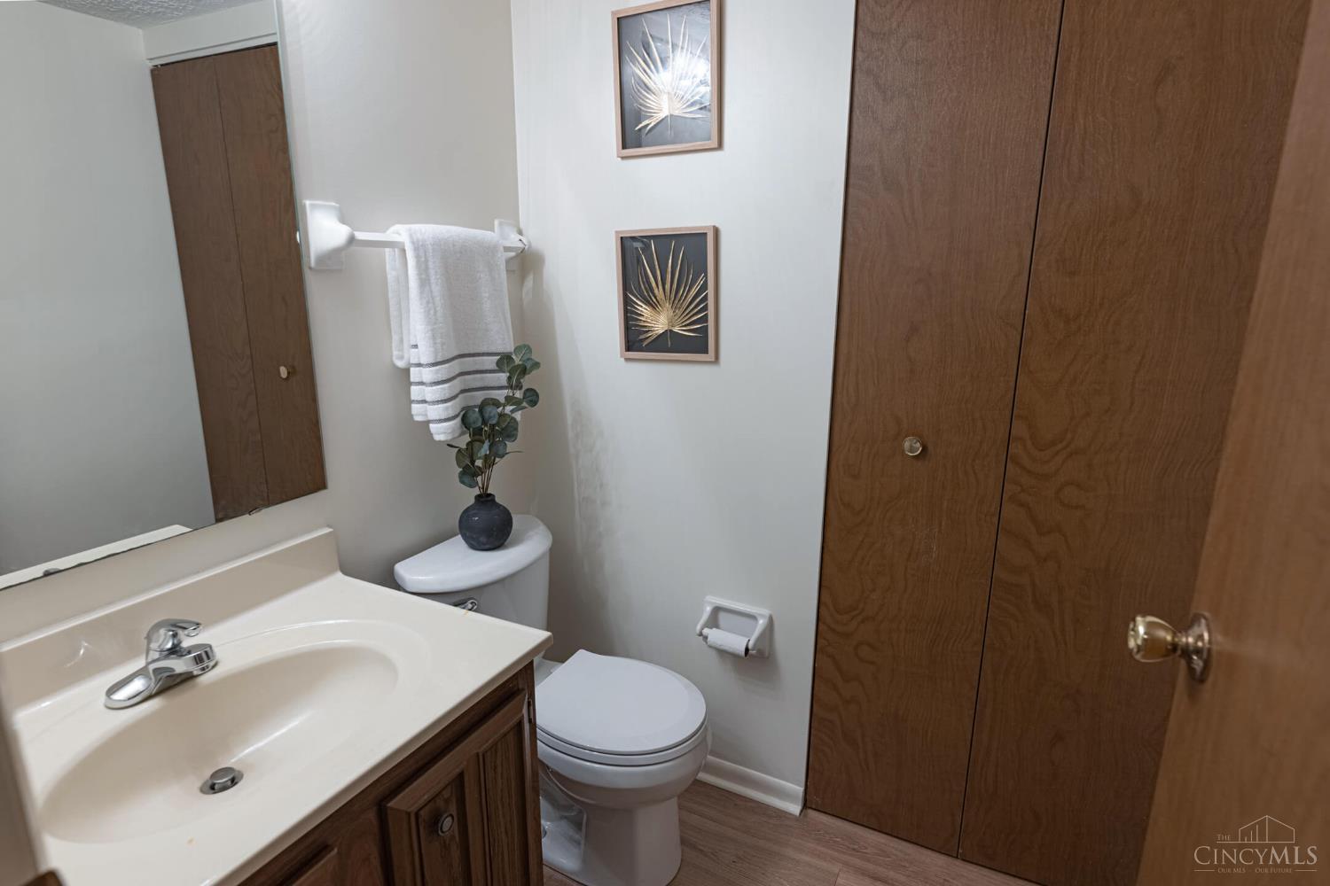992 Walnut Court Property Photo 13