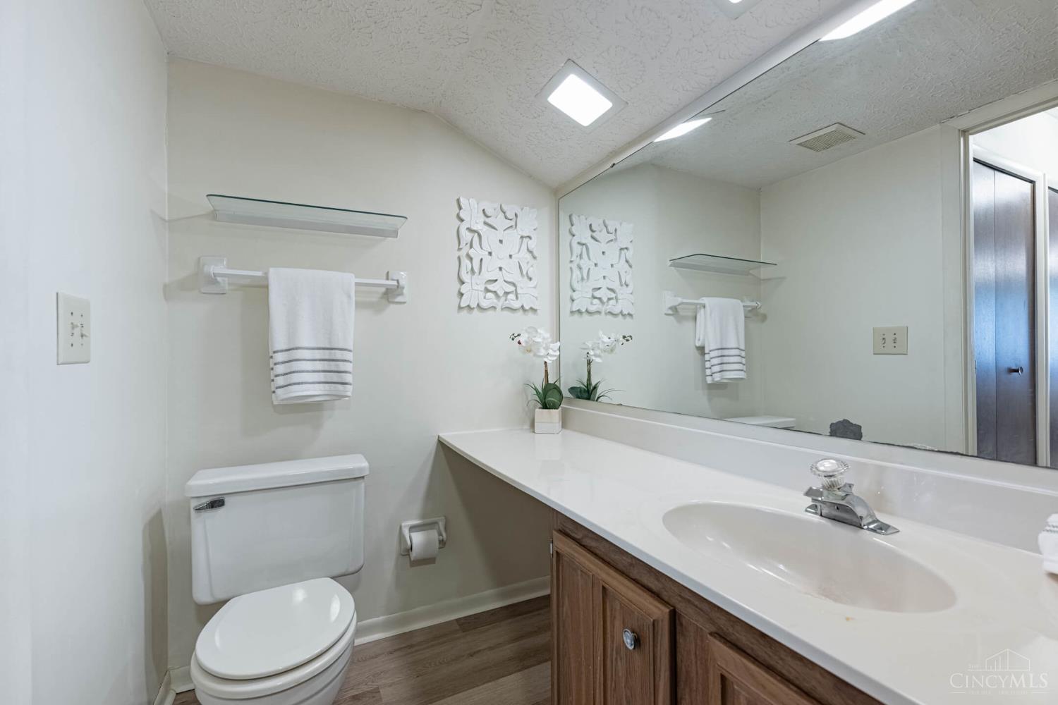 992 Walnut Court Property Photo 20