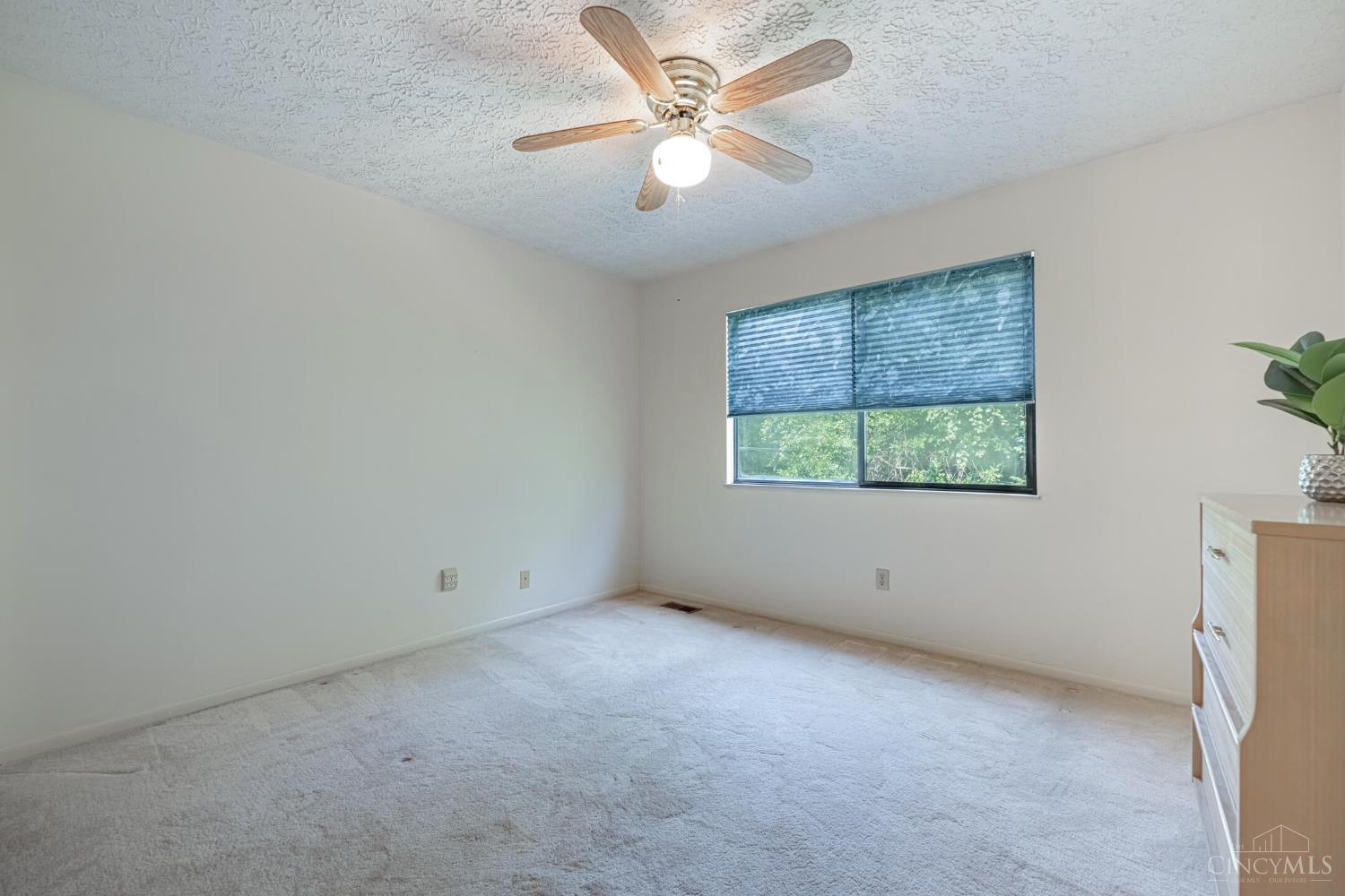 992 Walnut Court Property Photo 23