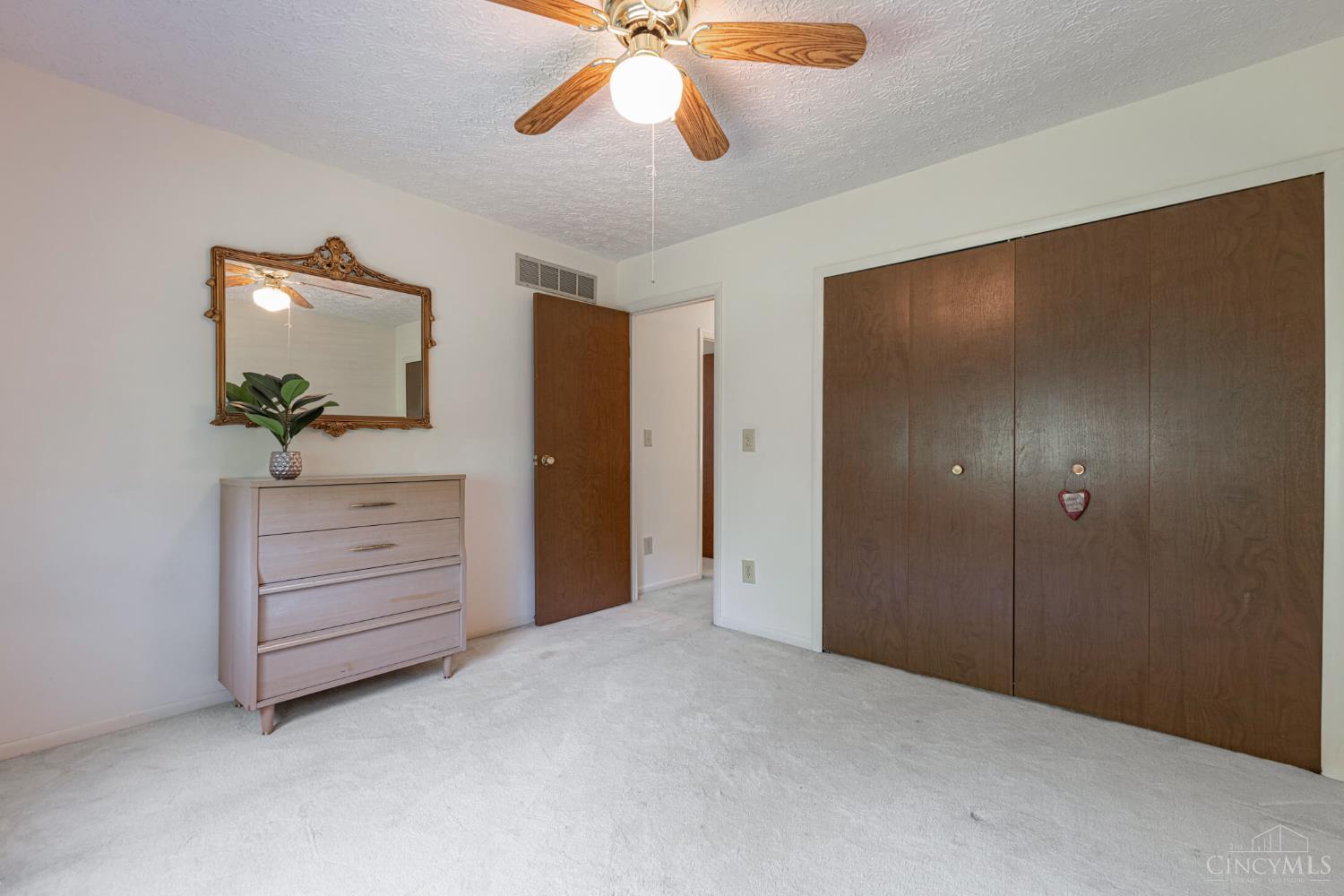 992 Walnut Court Property Photo 24