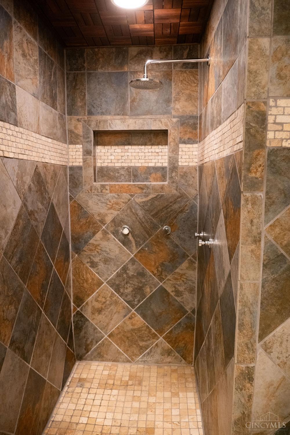1573 Pullan Avenue Property Photo 7
