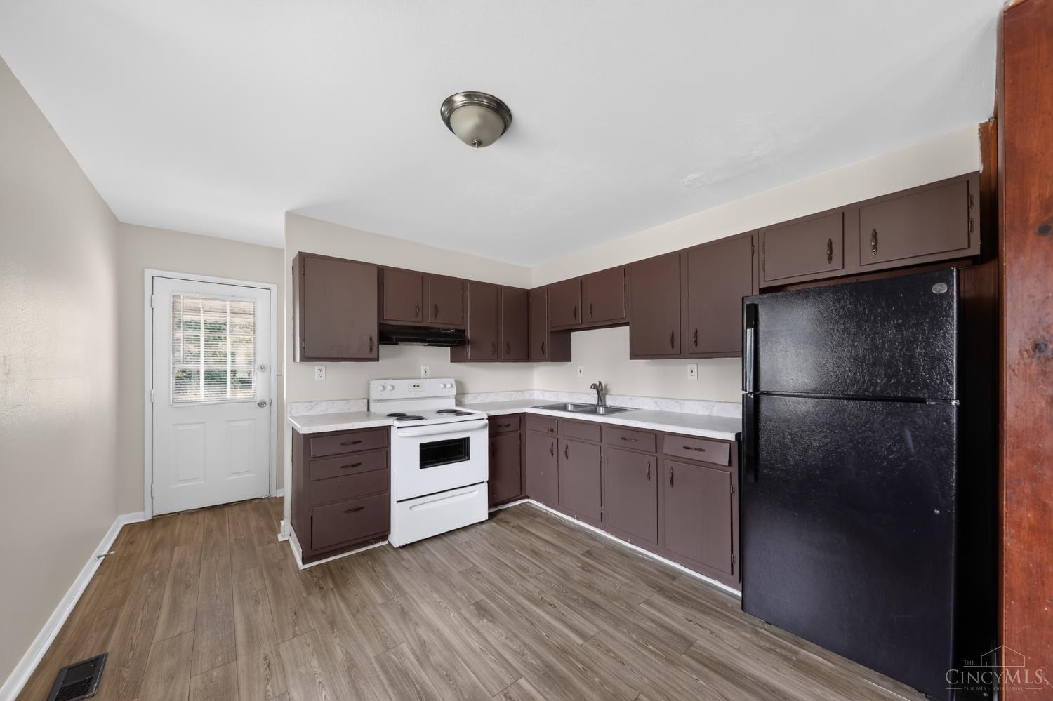 2454 Schon Drive Property Photo 14