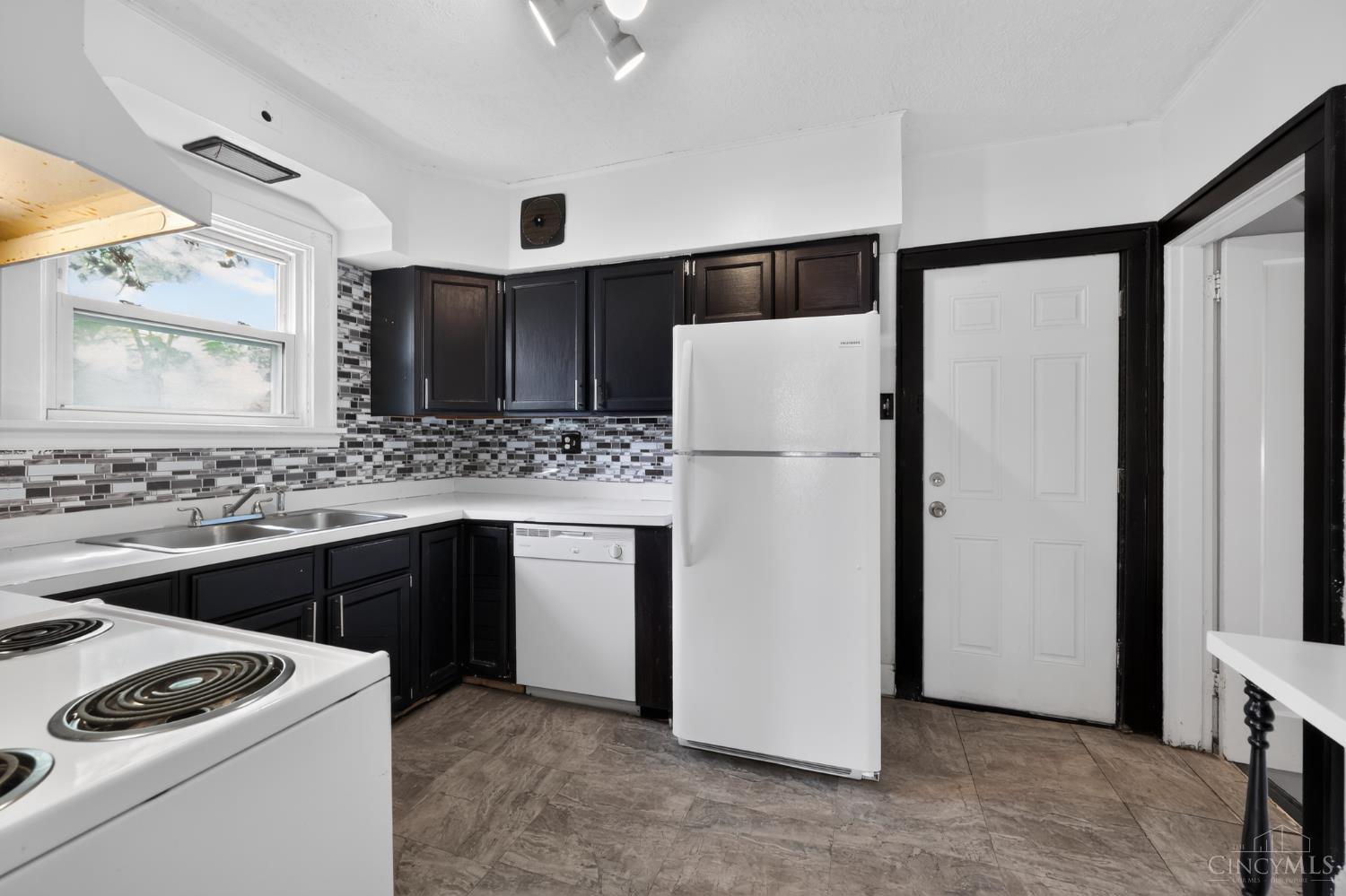 1803 Lawn Avenue Property Photo 9