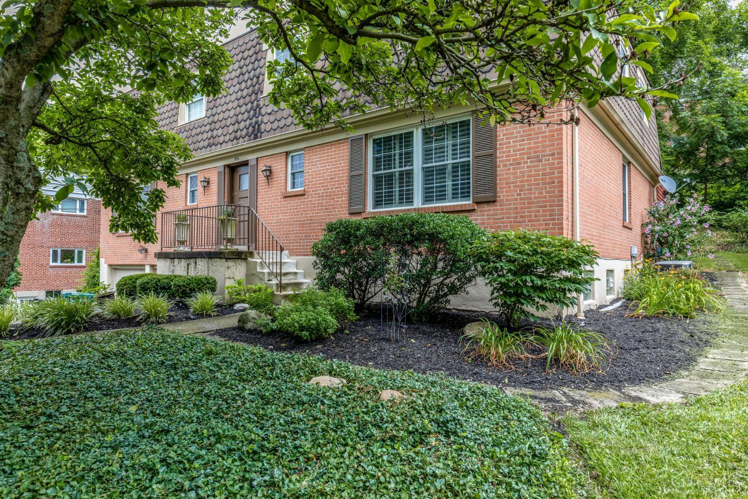 850 Van Dyke Avenue Property Photo 1