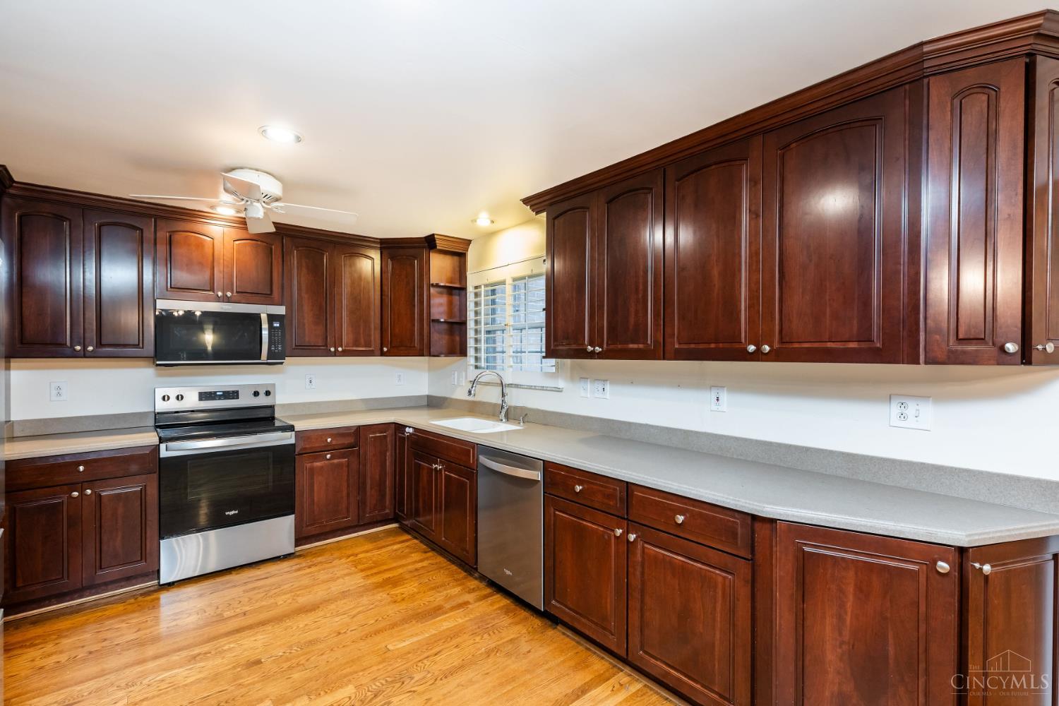 850 Van Dyke Avenue Property Photo 12