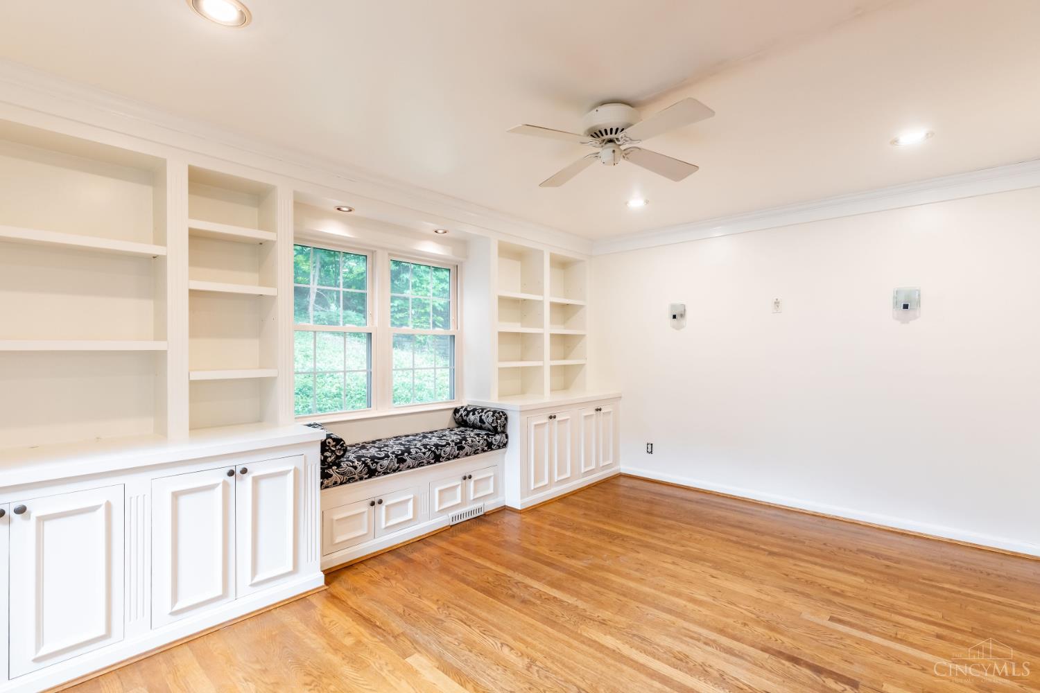 850 Van Dyke Avenue Property Photo 16