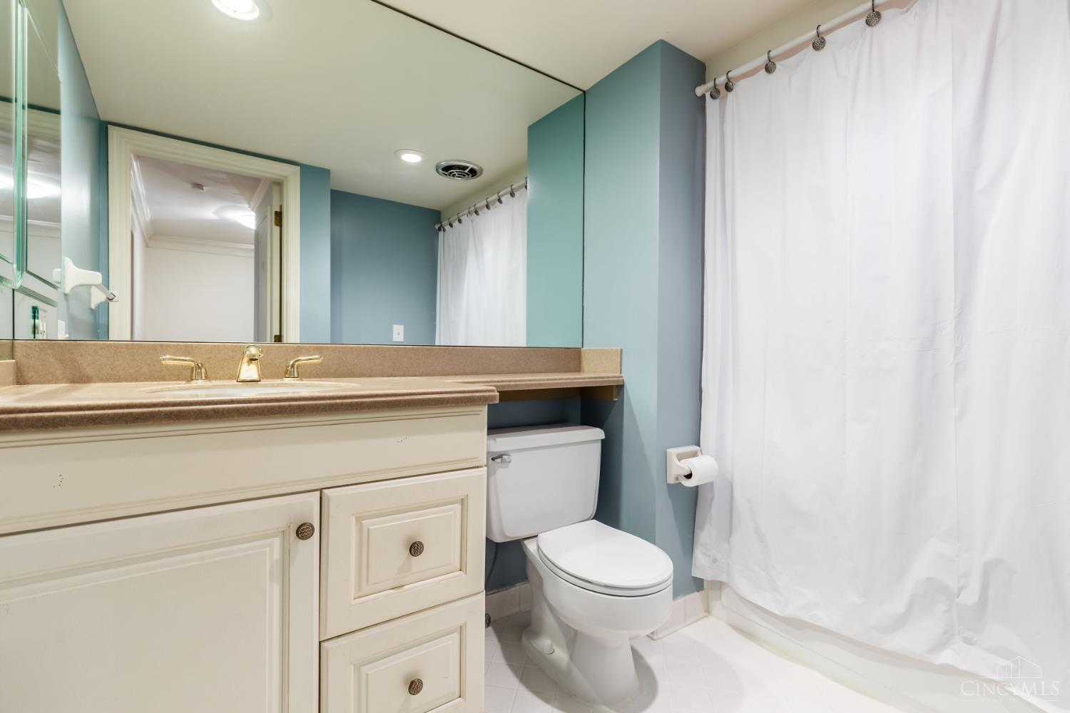 850 Van Dyke Avenue Property Photo 31