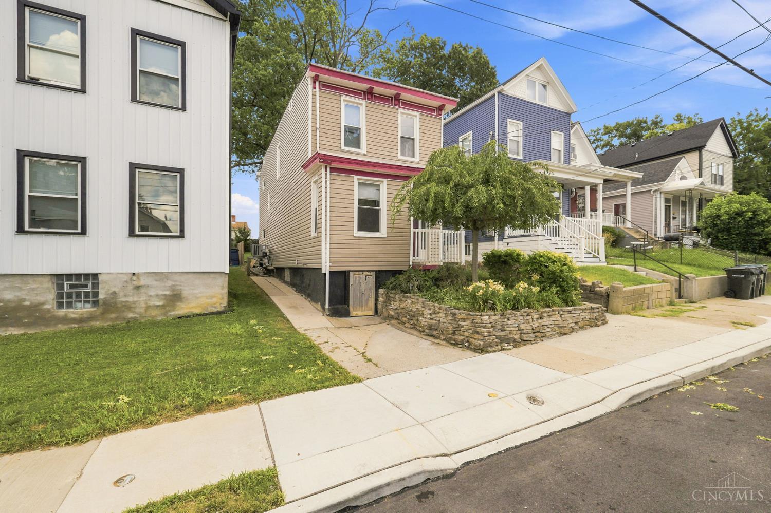 2530 Hemlock Street Property Photo 2