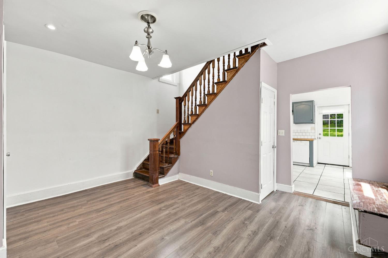 2530 Hemlock Street Property Photo 6