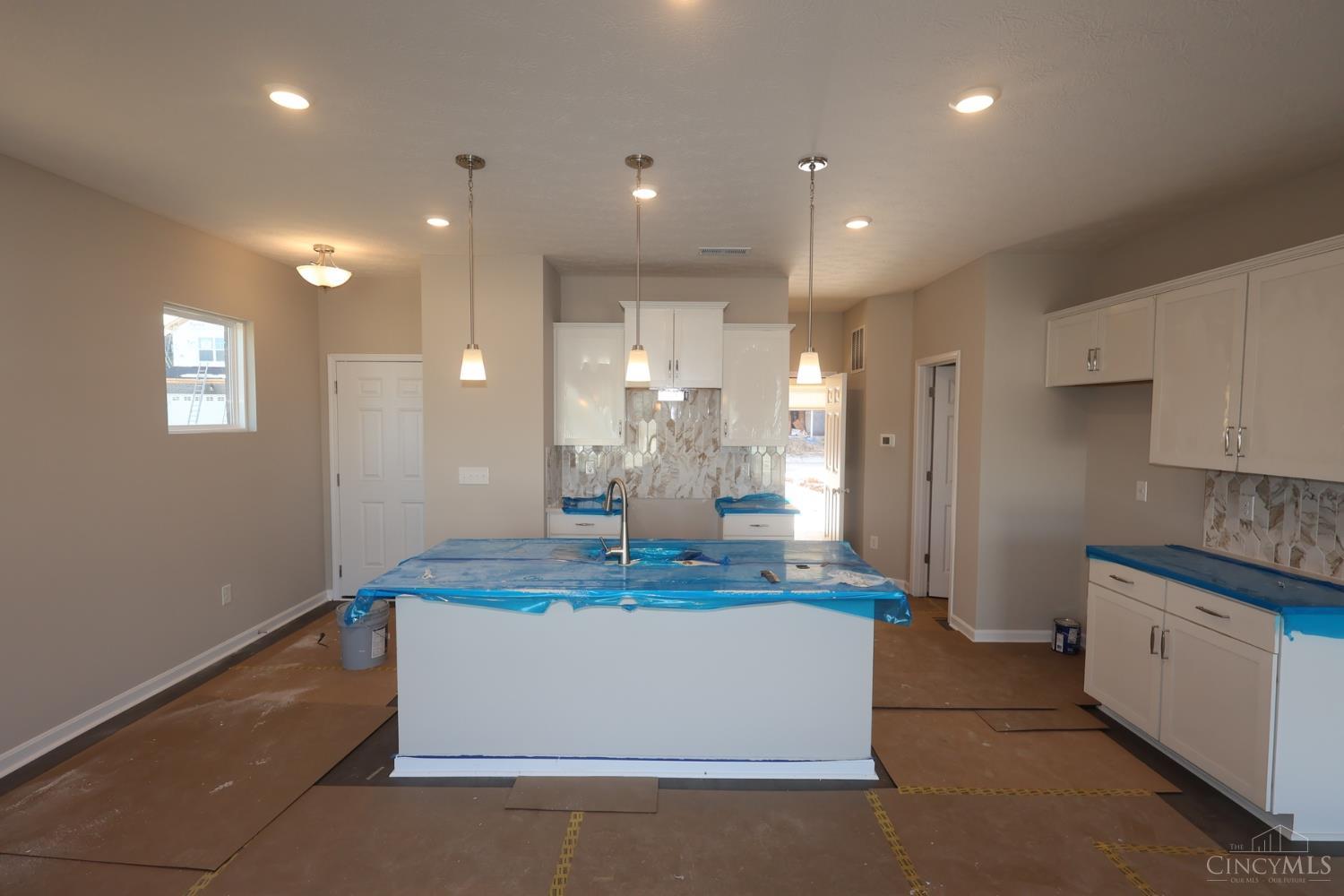 7247 Grandpoint Drive Property Photo 6
