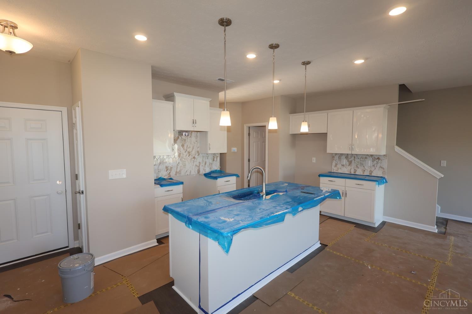 7247 Grandpoint Drive Property Photo 7