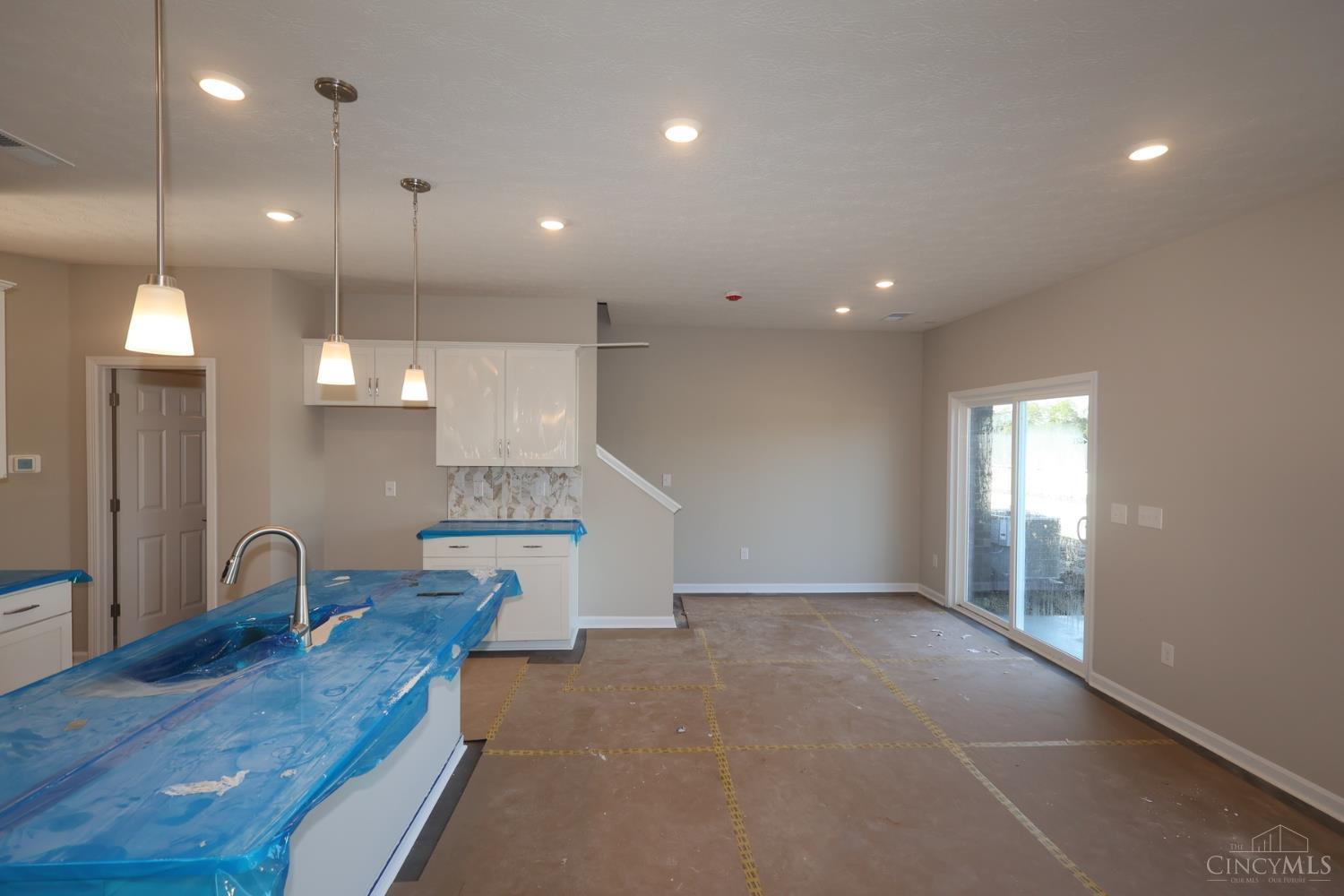 7247 Grandpoint Drive Property Photo 8