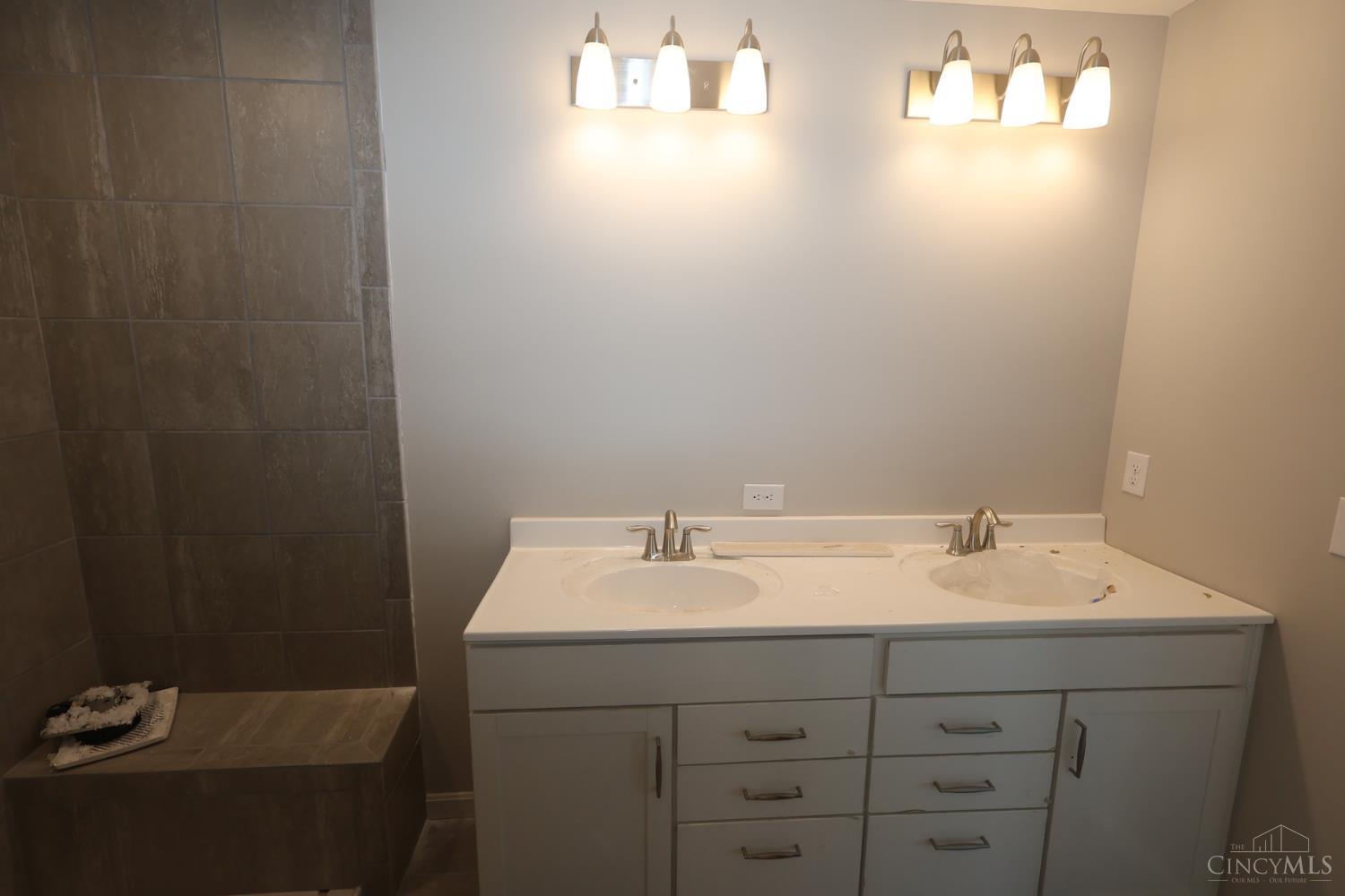 7247 Grandpoint Drive Property Photo 11