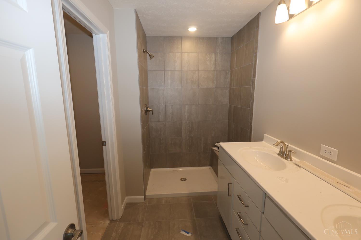 7247 Grandpoint Drive Property Photo 12