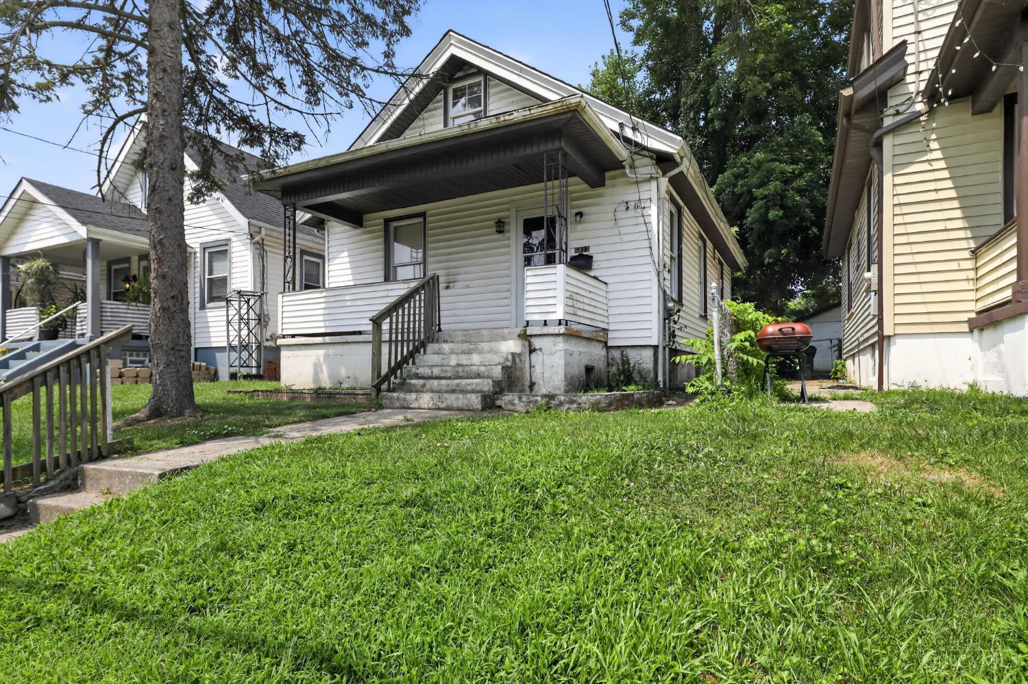 6823 Betts Avenue Property Photo 1