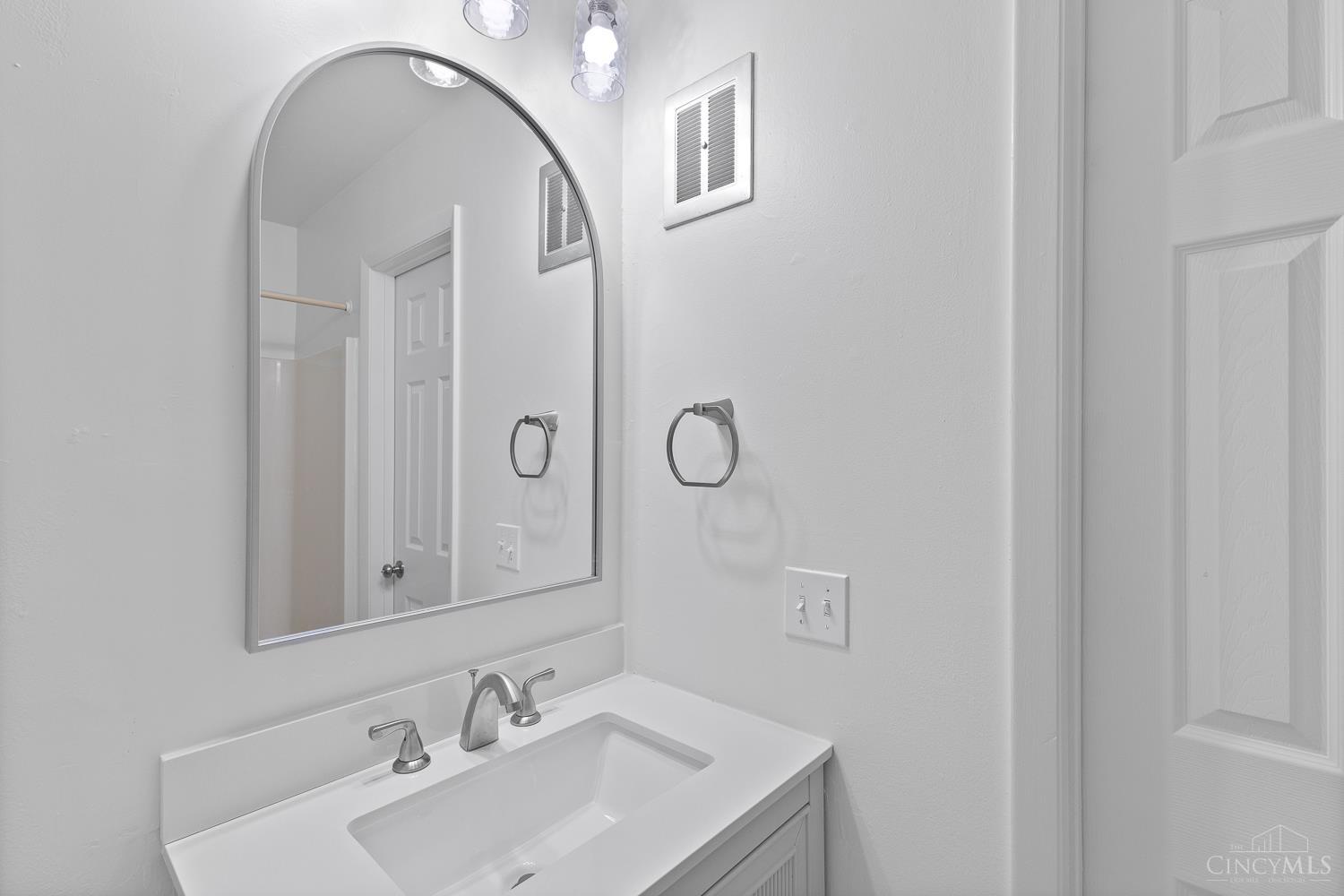 3535 Linwood Avenue Property Photo 9