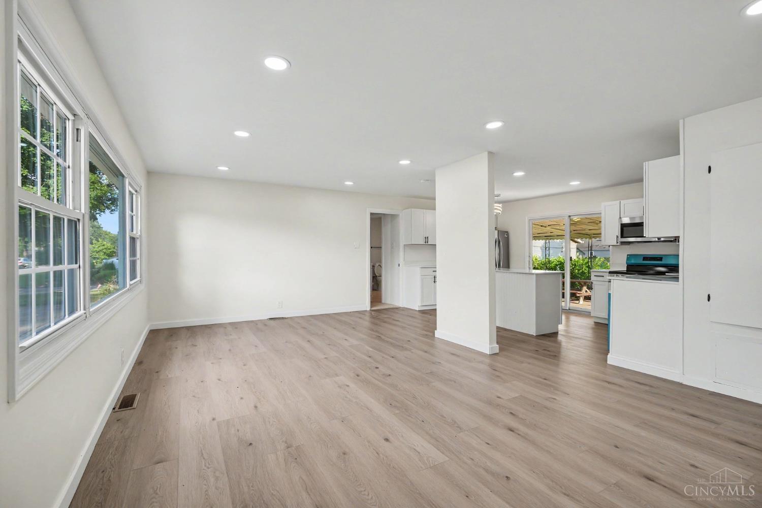 729 Walter Avenue Property Photo 3