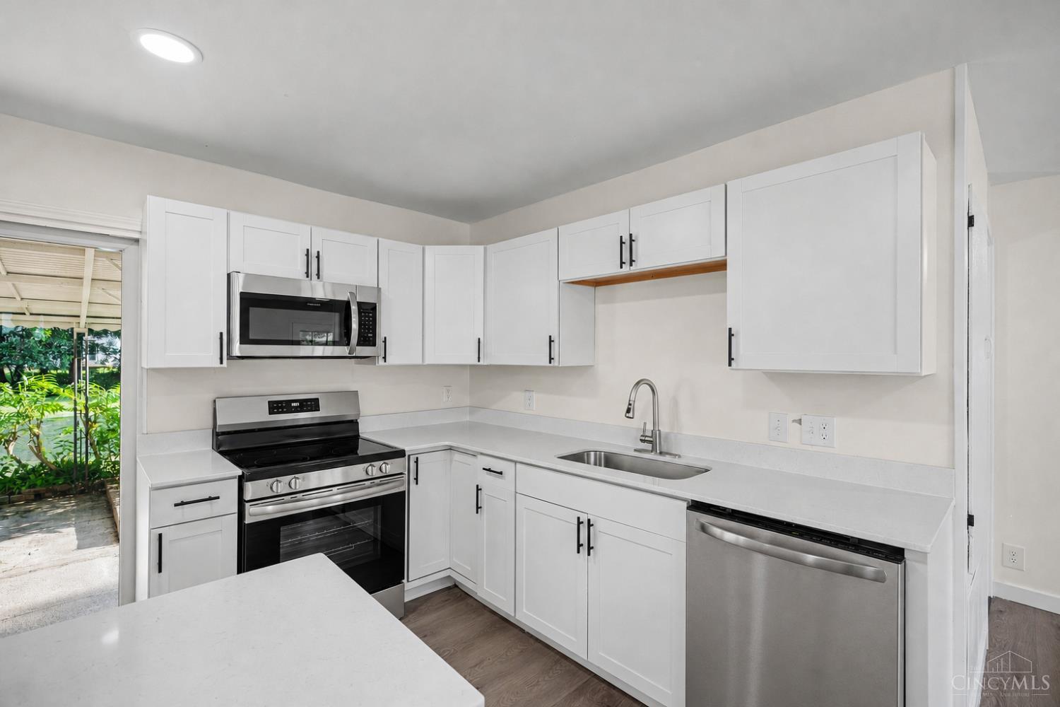 729 Walter Avenue Property Photo 8