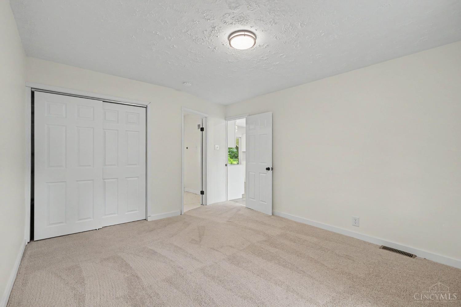 729 Walter Avenue Property Photo 9