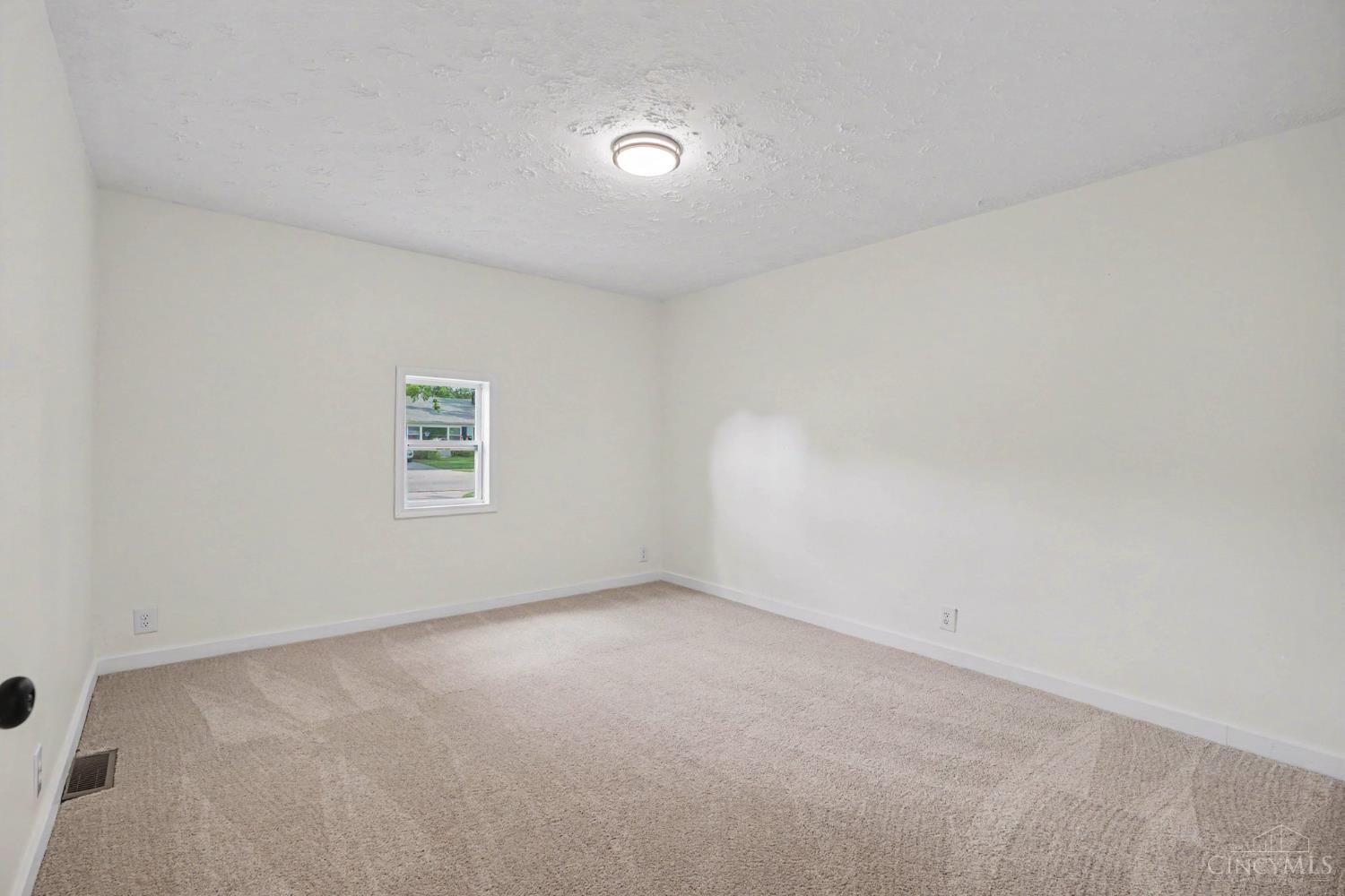 729 Walter Avenue Property Photo 10