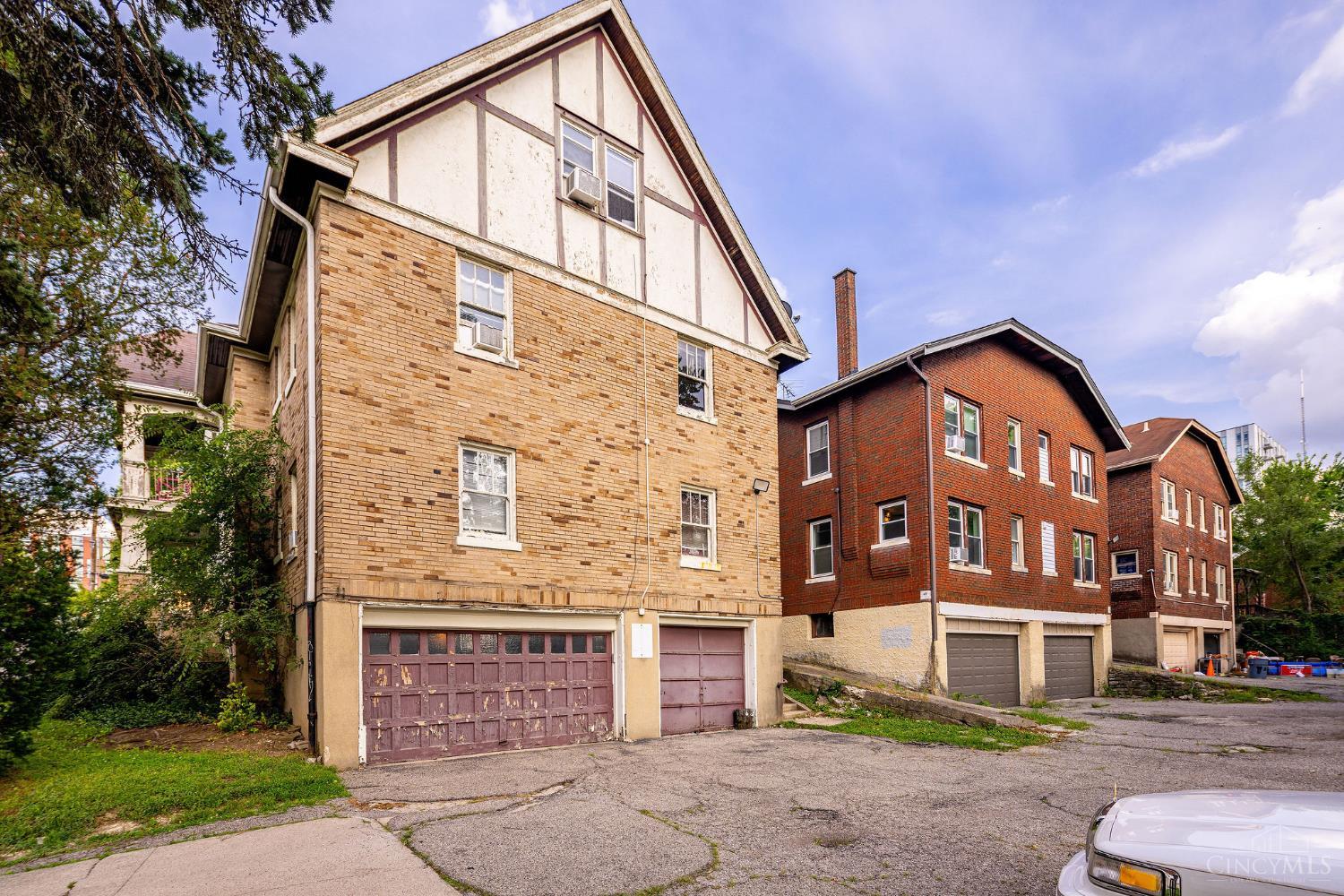 2733 Stratford Avenue Property Photo 4