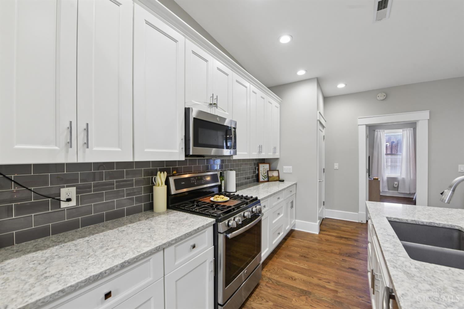 817 Broadway Street Property Photo 6