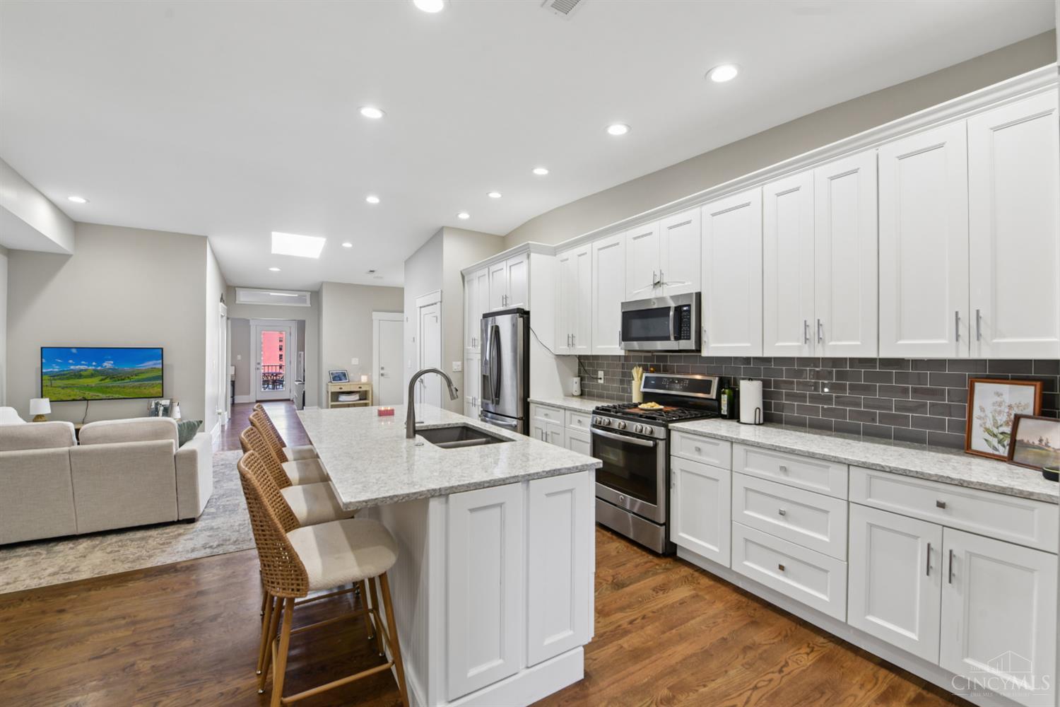 817 Broadway Street Property Photo 7