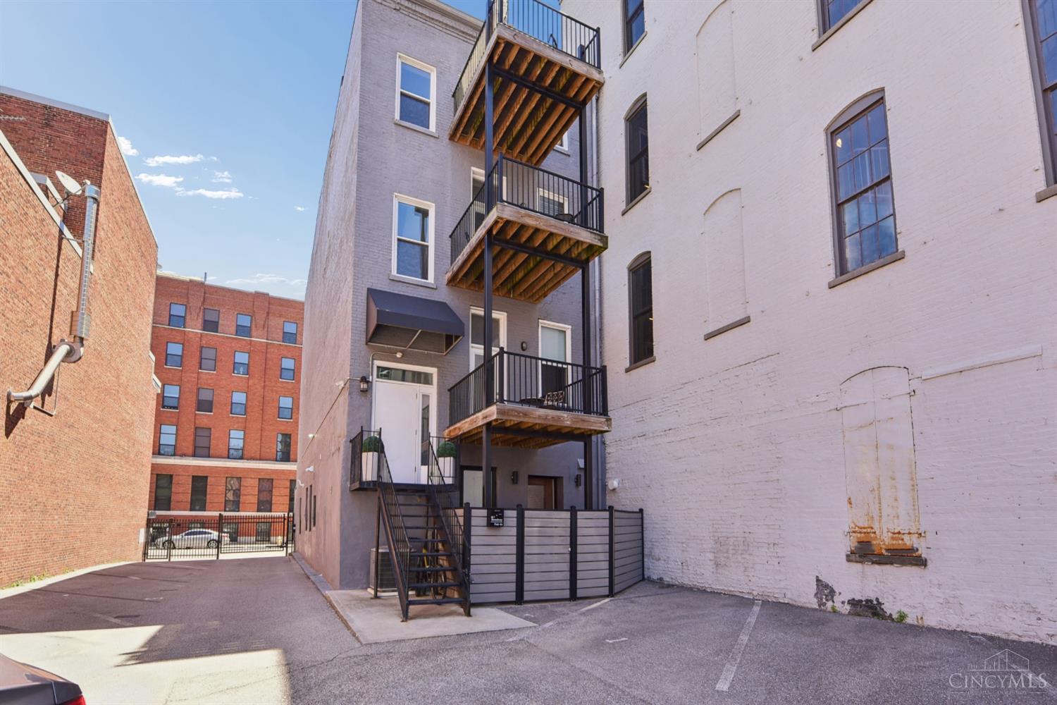817 Broadway Street Property Photo 23