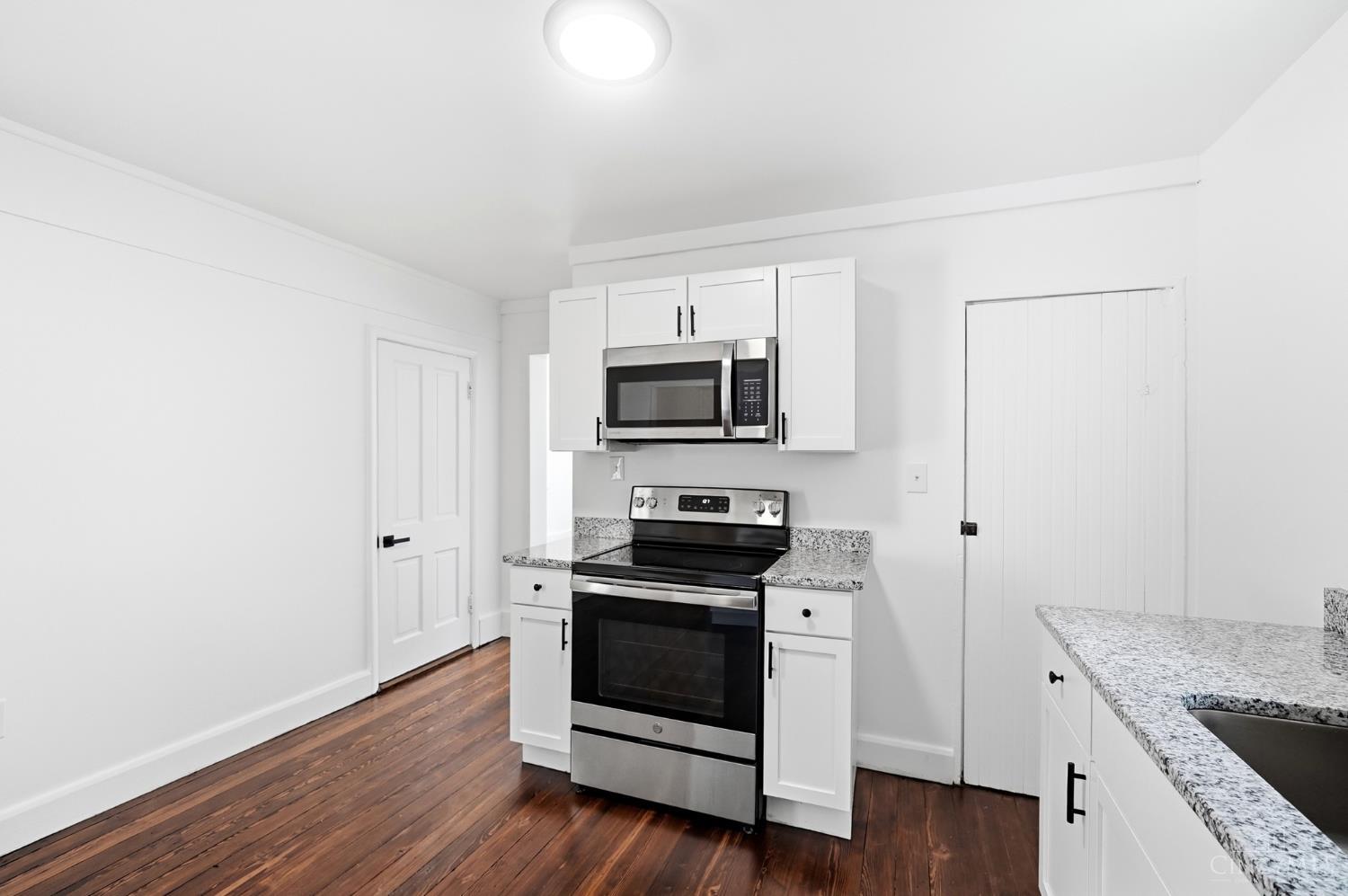 E 529 Broadway Street Property Photo 17